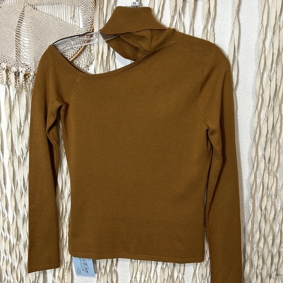 L'Agence Gold Nicky Cut Out Turtleneck Long Sleeve Sweater - Picture 11 of 12